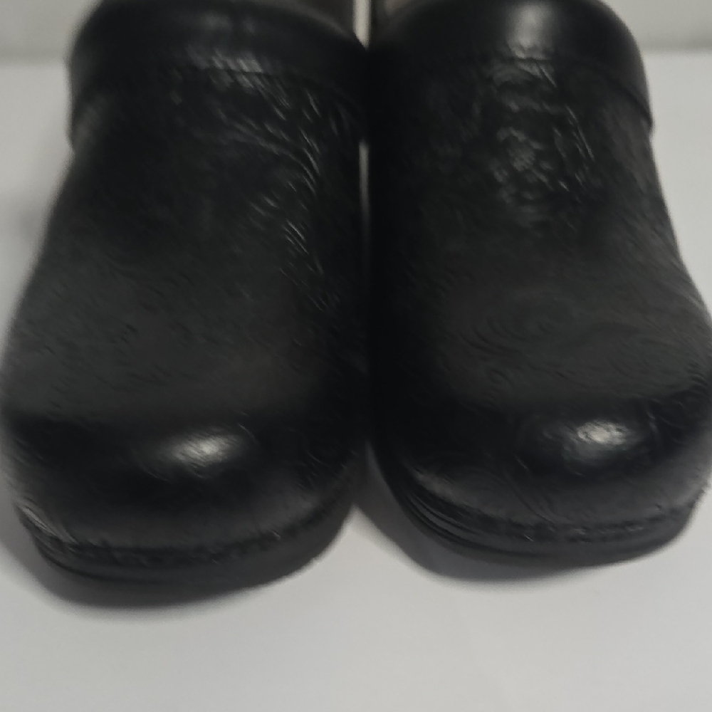 Dansko Lightweight 41/Size 11 Professional Black Tooled  Women's LT Clogs - Picture 10 of 13